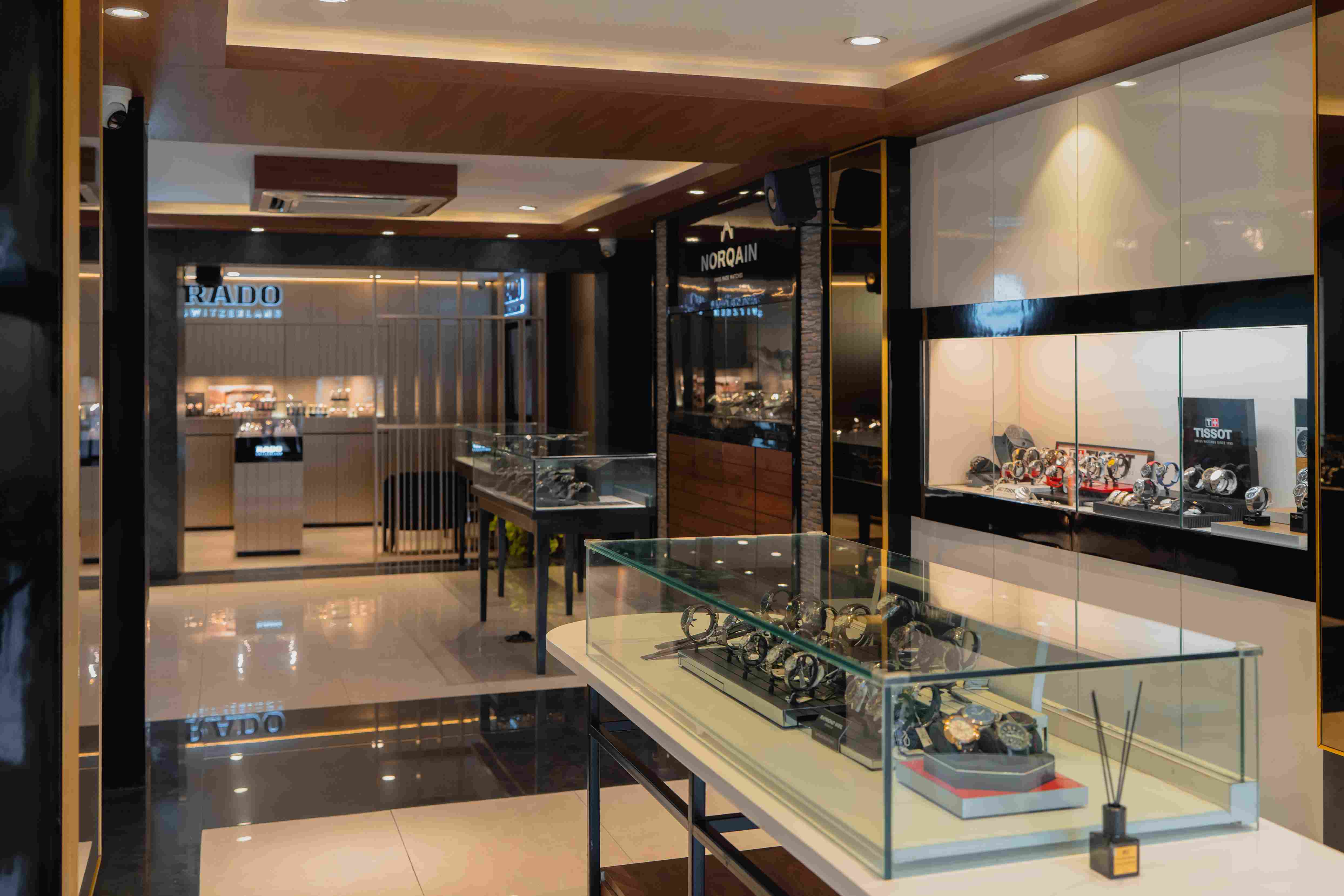 Sulux Centre Boutique — Store View
